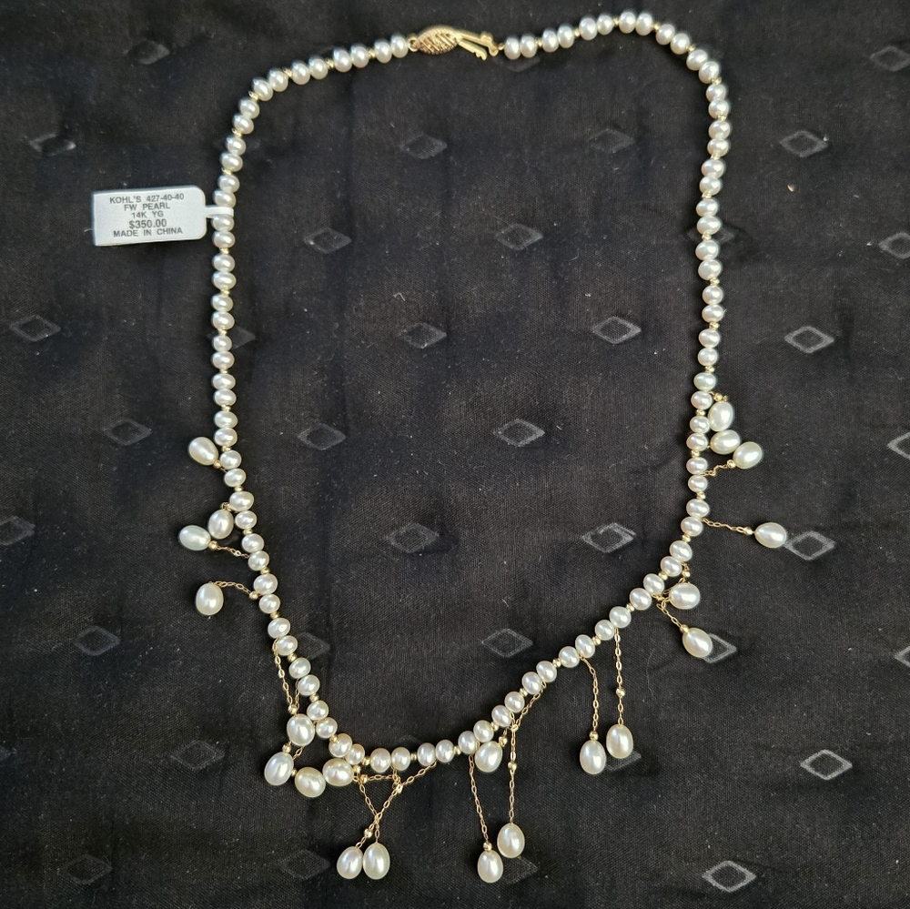 Fresh water pearl dainty dangle necklace